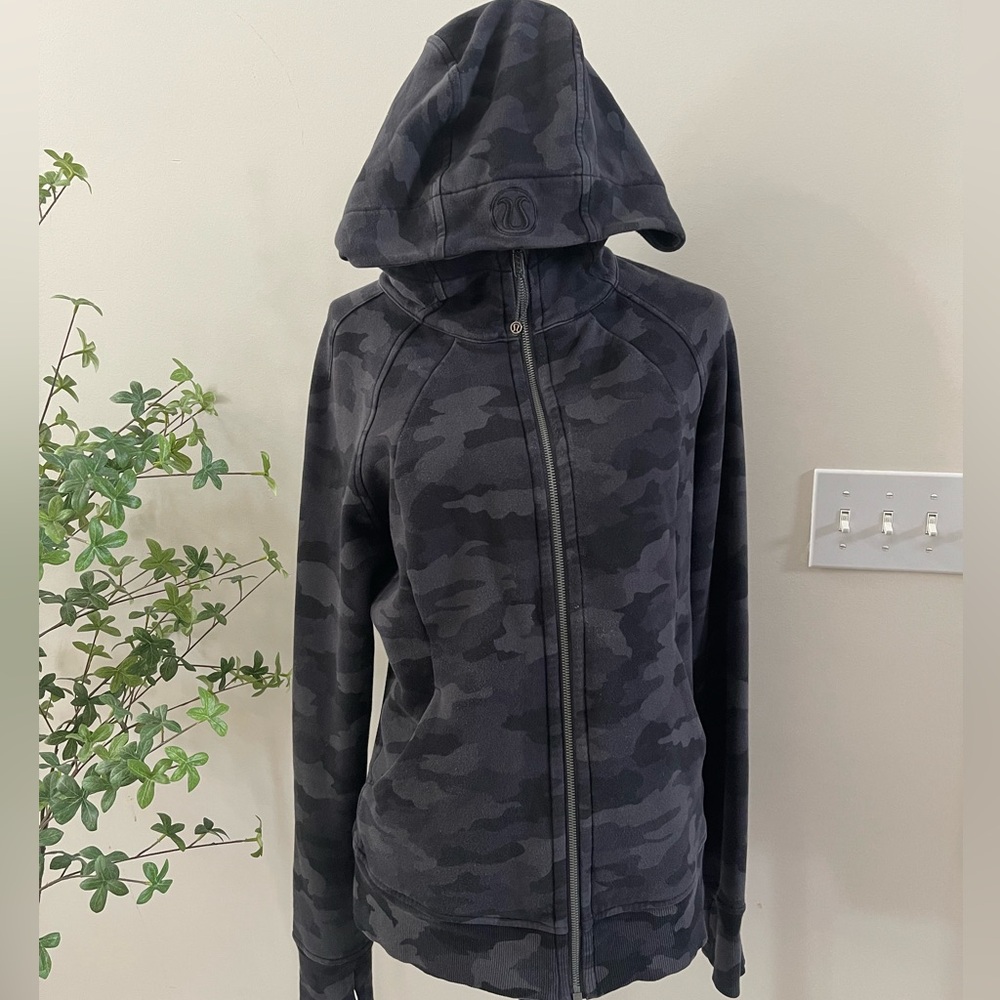 Lululemon camo full zip scuba